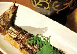 名物の厚岸産「さんまライスロール」